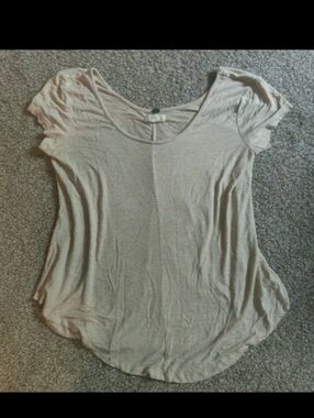 Cupio Classic Scoop Neck Women’s Tee in Light Beige Cream Size Large Stretchy